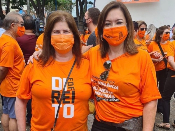 No flash com Eliane Querino, está a professora doutora Lislene Ledier Aylon, que foi eleita vice-diretora da Faculdade de Direito de Franca