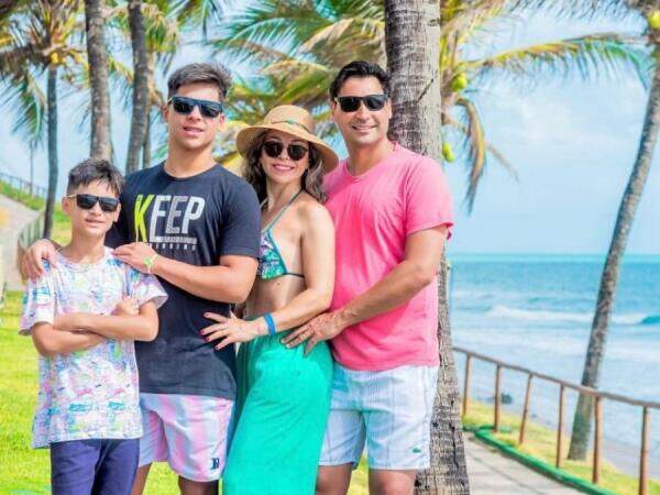 José Alfredo Guerra e Sandra com os filhos, Gabriel e Rafael, durante férias em Natal