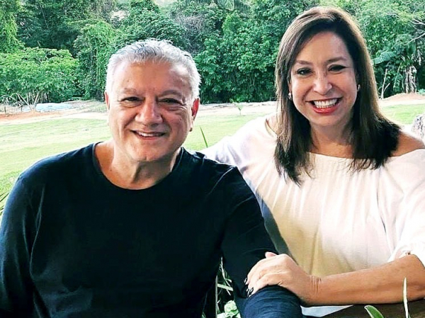 Parabéns aos amigos José Azziz Chehoud e Eliane Sanches Querino que completaram 45 anos de casados, sexta-feira (21)