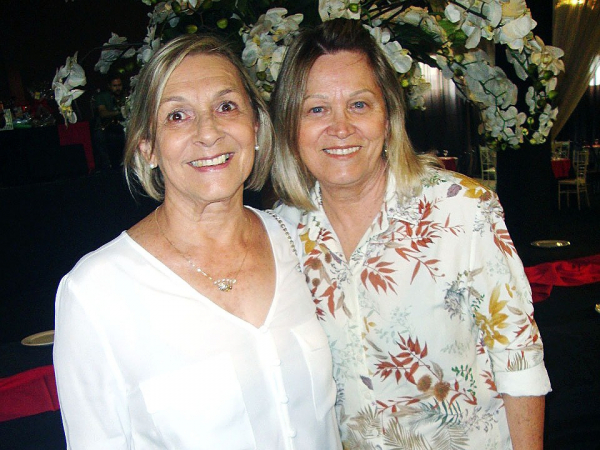 Ib Mattos (querida e aniversariante de terça/25) e a amiga Sônia Noronha