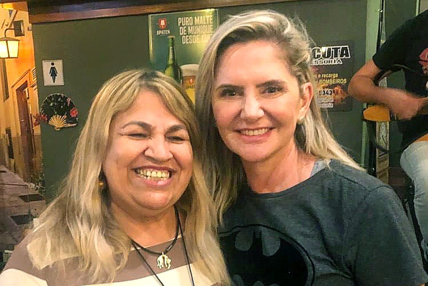 Amigas, Ana Maria Chagas (a boleira bambambam) e a cabeleireira Marcia Bartoc, na night francana