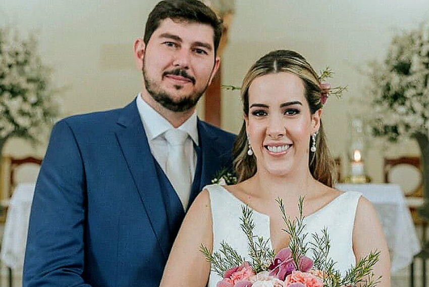 Os médicos Claudio Reviriego e Daniela França disseram 'sim', em cerimônia religiosa dia 12/2 na Paróquia São Sebastião de Franca