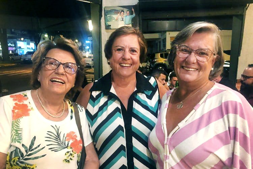 As irmãs Cleide Maníglia e Cleusa Maníglia Franchini (Desejo & Sabor) com a amiga Vilma Fanan, no bar Villa Madalena     