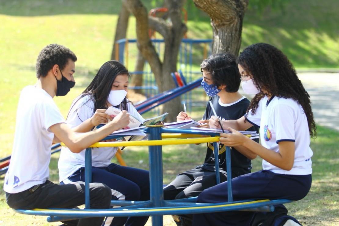 Educação Integral. Alunos de escolas municipais de São José dos Campos.
