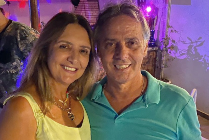 ...das mais agradáveis aconteceu na residência do casal Helena e Toninho Assis. Gente bonita, feijoada especial e muito samba para comemorar o aniversário da anfitriã. Bom demais!