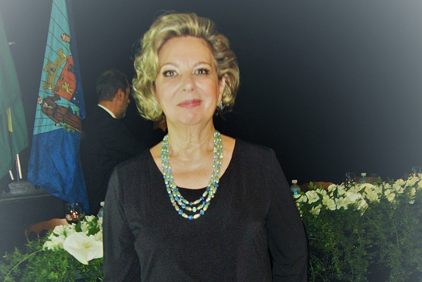 Foco em Sonia Machiavelli, cultíssima, por ocasião de mais um Dia Internacional da Mulher (dia 8/3)