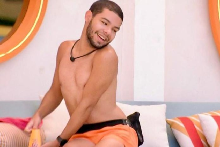Em seu vídeo de apresentação do BBB 22 (Globo), Vyni brincou que sua cara denuncia que é pobre