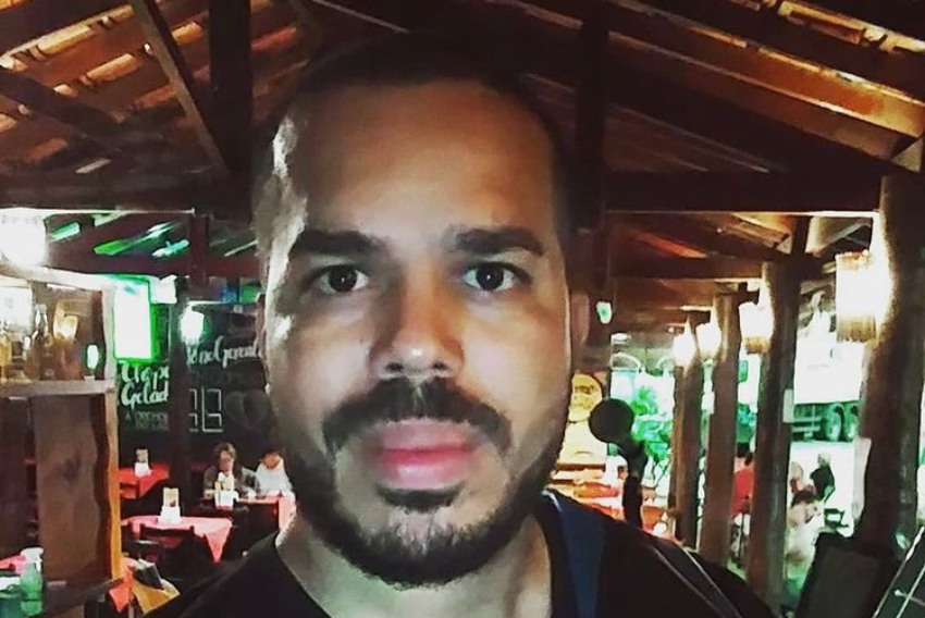 Com um repertório especial, de muita qualidade, Caio Cesar canta e encanta na noite francana, arrancando muitos aplausos