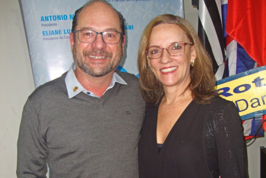 Residem no Cosmopolitan: doutor José Humberto U. Jacinto-Ângela (‘nat’ dele é dia 27 de março).