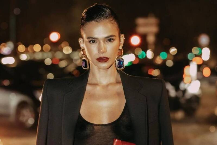 Bruna Marquezine, 26, ousou no look em Paris