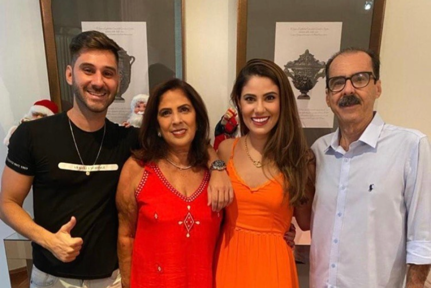 Advogada, professora-doutora Rosângela Vilaça Bertoni, com Wellington Bertoni e os filhos Igor e Larissa, em foto-família