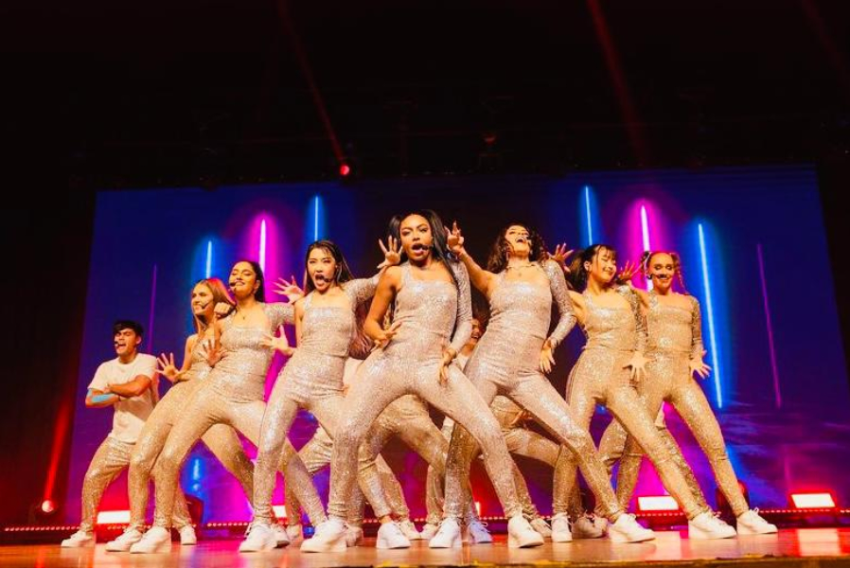 Cantora grávida do Now United cai durante coreografia de show em SP