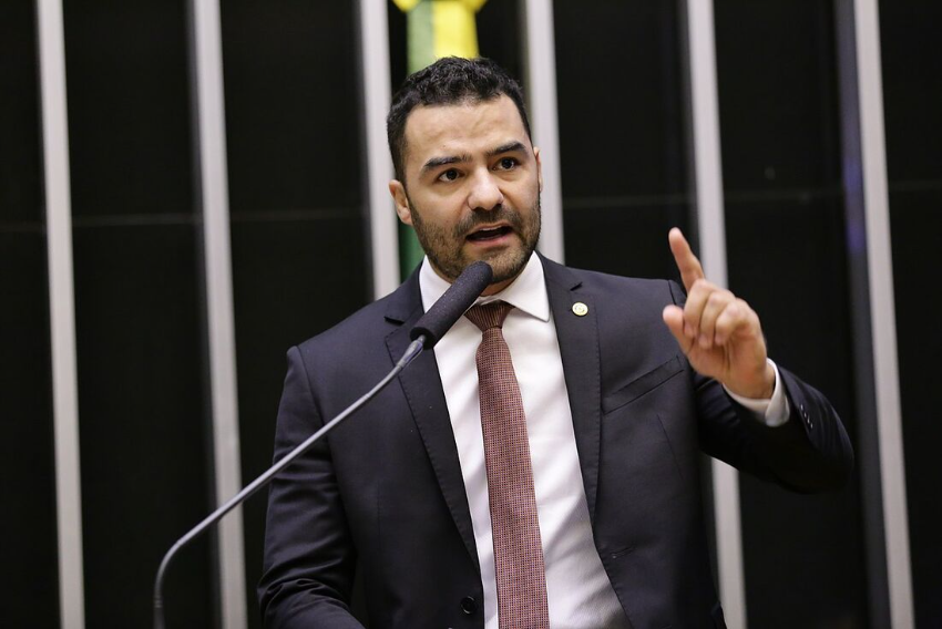 O deputado Arthur do Val (sem partido) teta se livrar da cassação