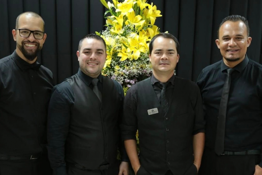 Welisson Leão, Maikon Catita, Tiago Catita e Bruno Kemps formam o Catita Grupo Musical; sucesso nas grandes festas