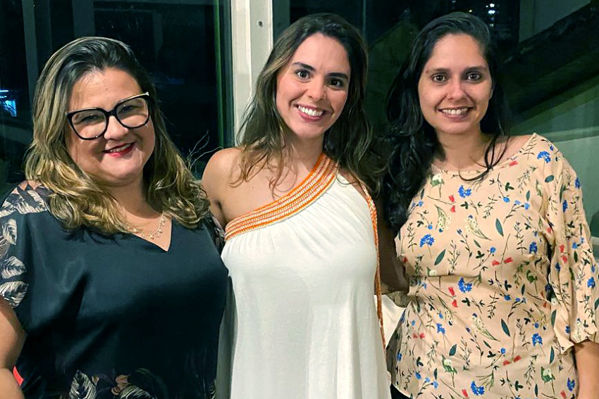 A psicóloga Juliana Moura com as advogadas Rosângela Badocco e Ana Beatriz Junqueira Munhoz