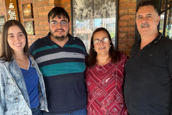 Xande Mussalem e Tadola Bittar com os filhos Mila Mussalem e Lucas Mussalem