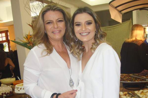 Silvia Cunha e filha (médica) Gabriela: gente que faz esta cidade.