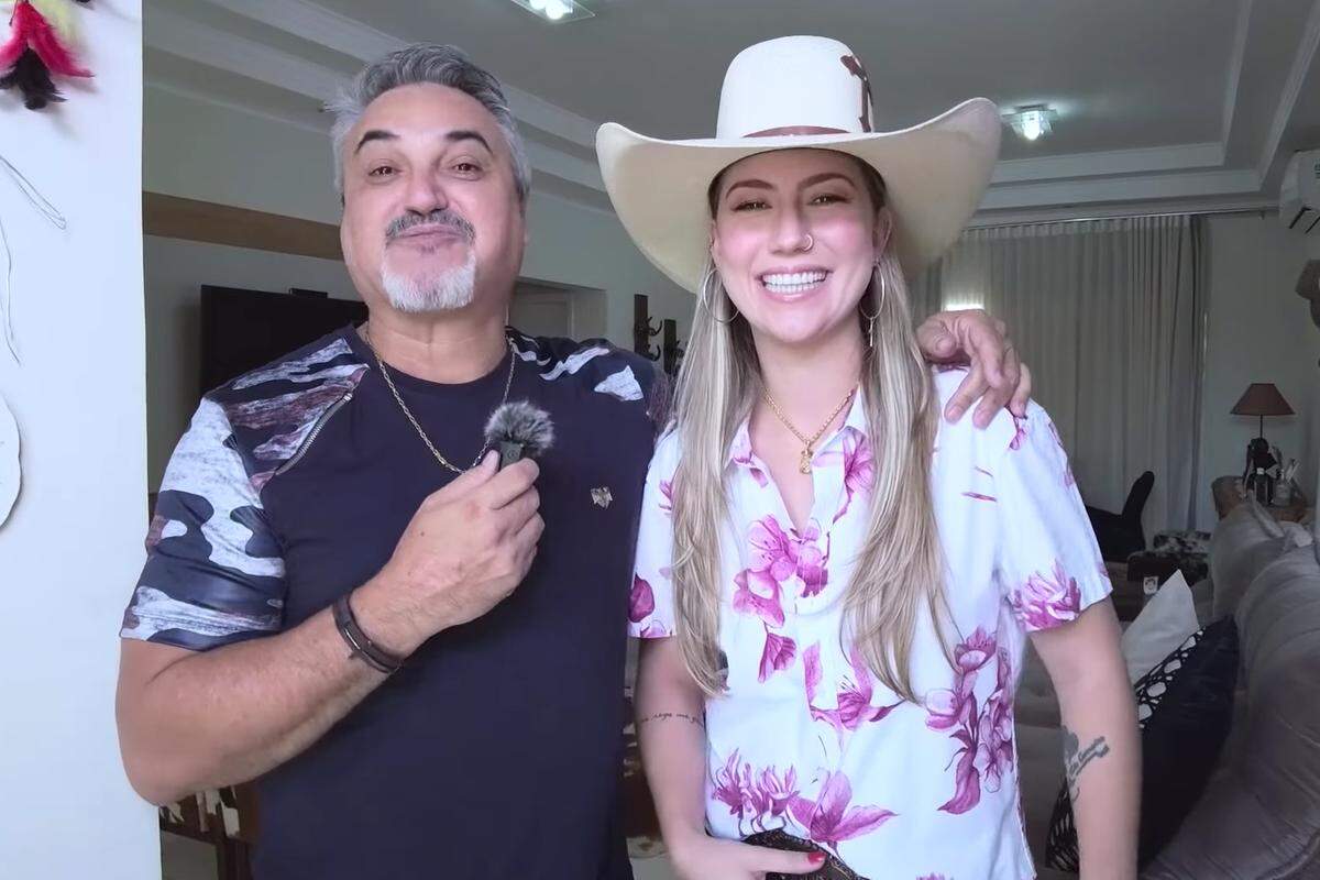 O apresentador Odair Terra visita a casa da cantora Bruna Viola