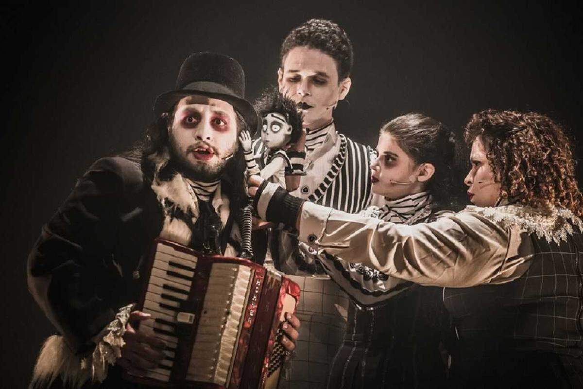 A opereta do grupo teatral amazonense – Buia Teatro Company - é inspirada no universo sobrenatural de autores como Edgar Allan Poe, na cinematografia de Tim Burton e na estética de Edward Gorey