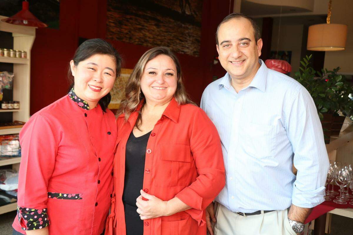 Chef Thais Okamoto, Adriana Neves e Leonardo Galera