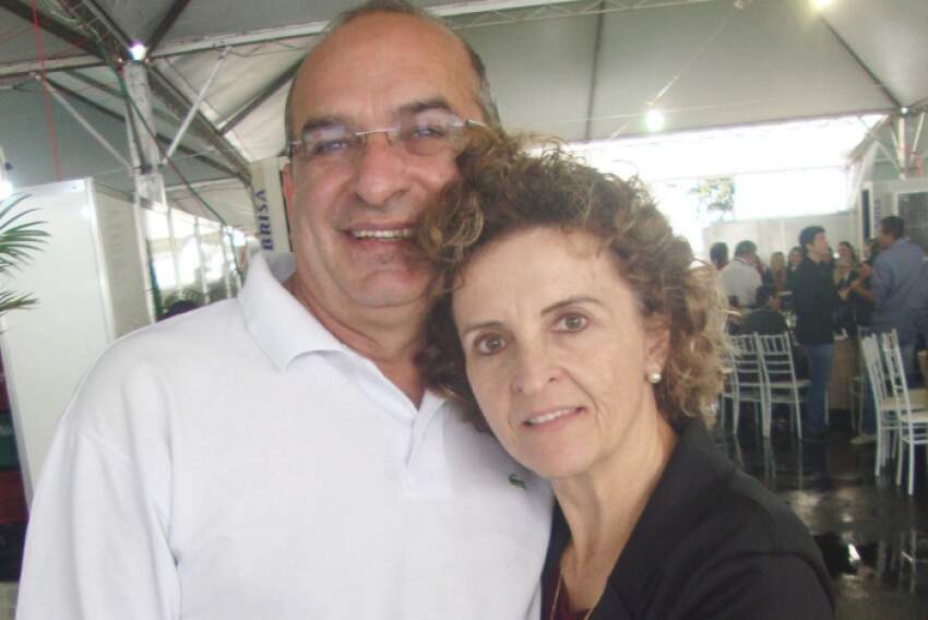  O casal Valdir Medezani-Leila. De minha grande estima.