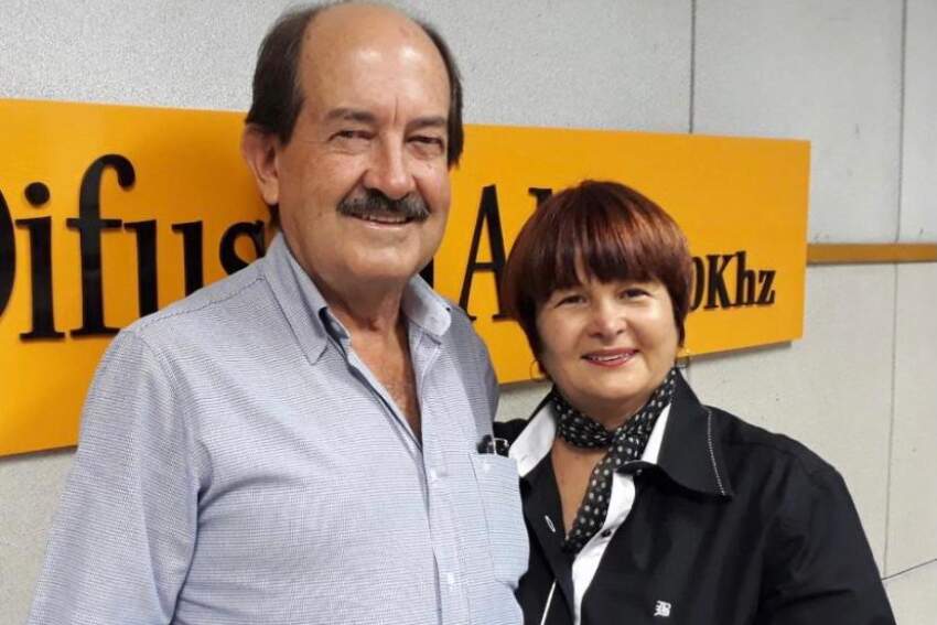  Casal generoso que tão bem representa o Berçário Dona Nina, Rosinha e Leonel Aylon, convidam para a Festa Julina em prol da entidade. 