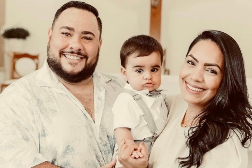 Deejay Lukas Campos com sua noiva Keyla Taveira e o fofinho Gabriel Campos, o xodó da família