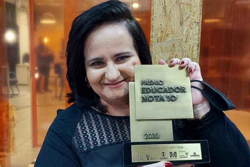 Rita Mozettti recebeu o prêmio Educador Nota 10 em 2020 com o “Pé de Livros”. Ela vai receber o prêmio em cerimônia presencial no próximo dia 10, em São Paulo.