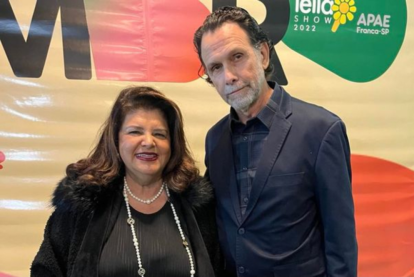  Empresária Luiza Helena Trajano (Magalu) e Agenor Gado, presidente da Apae de Franca, no leilão ‘Um lance de amor’