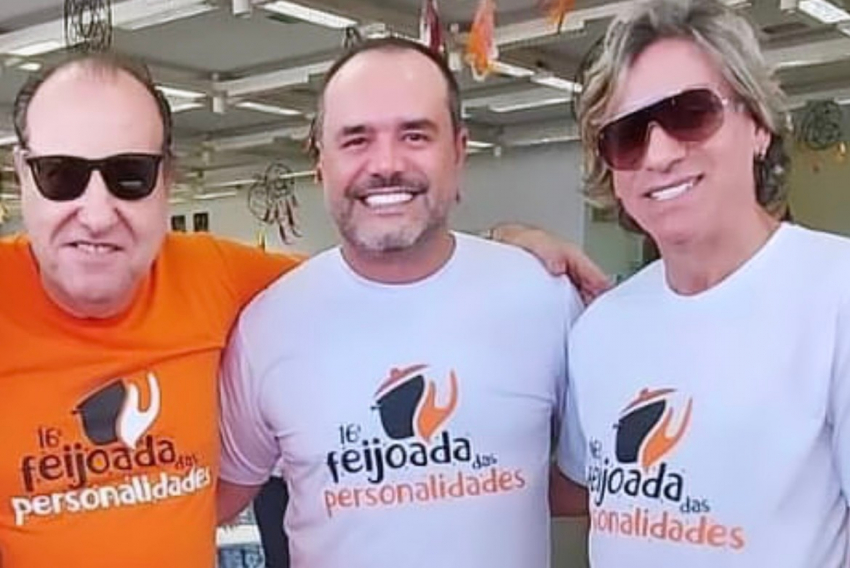 Na Feijoada das Personalidades, em Ribeirão Preto (SP), o anfitrião Amir Calil e os colunistas Anderson Pinheiro e Well.