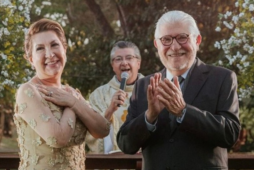 Padre Idair Perina presidiu a celebração de Bodas de Ouro de Maria Helena Bagueira e Humberto Coelho, recentemente