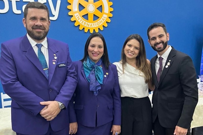 Governador do Rotary Club-Distrito 4540, Vicente Gonçalves Martins Jr, e esposa, Renata, com Gustavo Nunes e Marina
