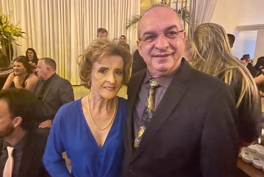 Novo presidente do conselho administrativo do Sicoob Cred-Acif, Waldyr Medezani, e sua esposa, Leila Medezani.