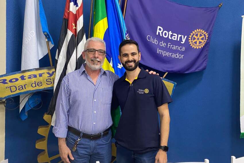 Presidente do Rotary Club Franca Imperador, Gustavo Nunes, e o diretor da Feac Roberto Saad em noite de lançamento.