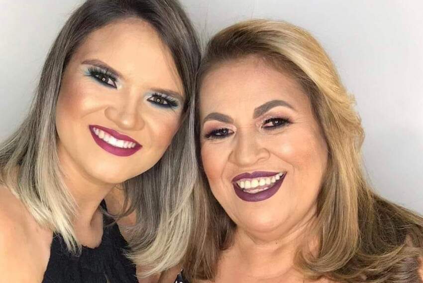 Letícia Santos em momento de alegria com a sogra, Ana Maria Chagas. 