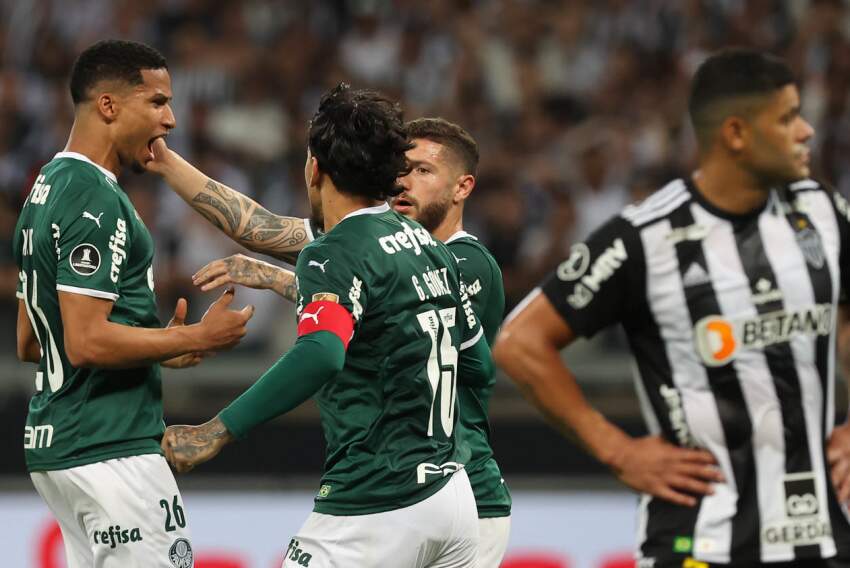 O jogador Murilo, do Palmeiras, comemora seu gol contra o Atlético Mineiro