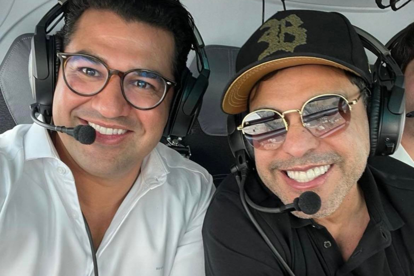  No comando de um topíssimo helicóptero, está o empresário francano Wagner Vieira, com o cantor Zezé di Camargo ao lado