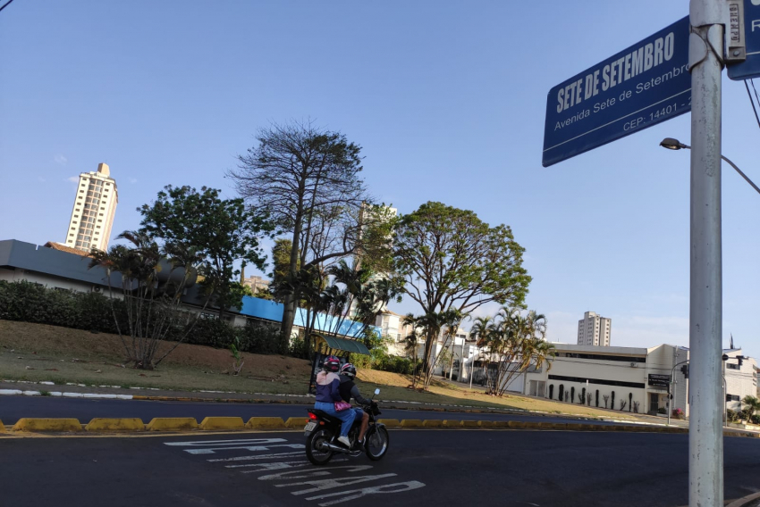 Avenida 7 de setembro na manhã deste 7 de setembro em Franca: nenhuma evidência histórica de que Dom Pedro I esteve aqui