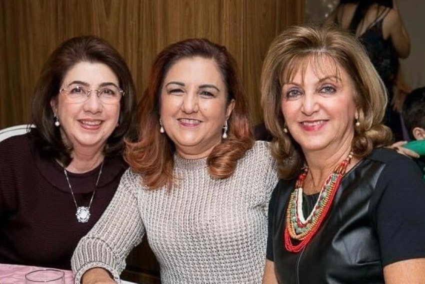 Empresária Dora Bittar, aniversariante de segunda-feira (12), com as imãs Rita Bettarello e Vera Carraro