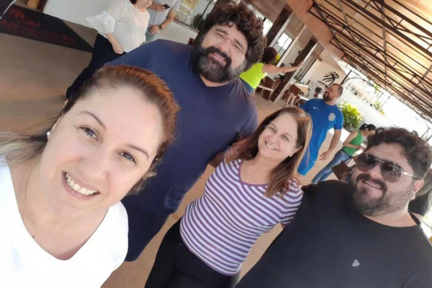 Com a dupla sertaneja Cesar Menotti e Fabiano, estão Daniela Conte e Rosemeire Conte, na Minuano