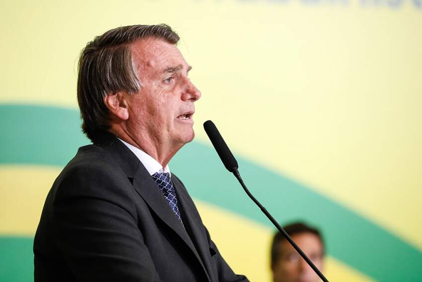 Bolsonaro: redes sociais Youtube, Instagram e Facebook também foram intimadas a remover postagens feitas nessa linha