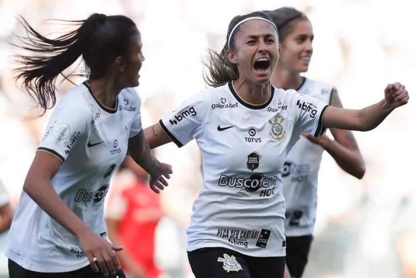 Corinthians é campeão brasileiro feminino na Neo Química Arena, com público recorde de 41 mil 