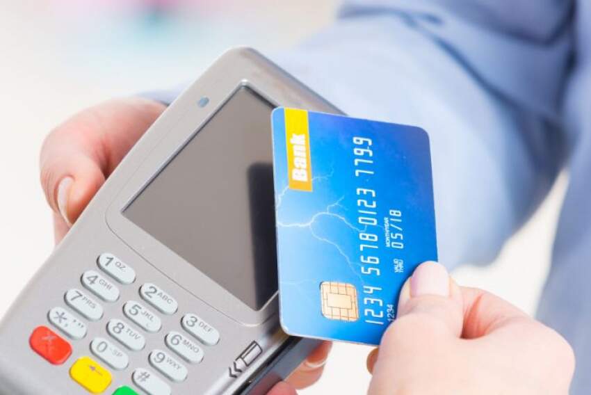 BC estabelece novos limites para tarifas de transações com cartões pré-pagos e de débito