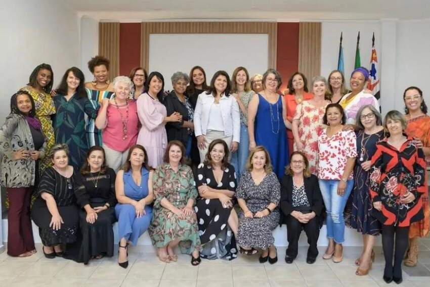 As líderes do Grupo Mulheres do Brasil Franca, Eliane Querino, Janisse Mahalem e Dora Bittar, receberam as coordenadoras dos comitês do grupo em noite especial