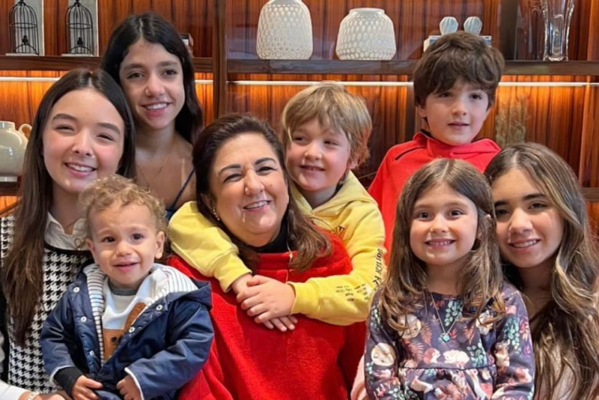Dora Infante Bittar com os sete netos: Beatriz, Camila, Eduardo, Felipe, Henrique, Júlia e Gabriela
