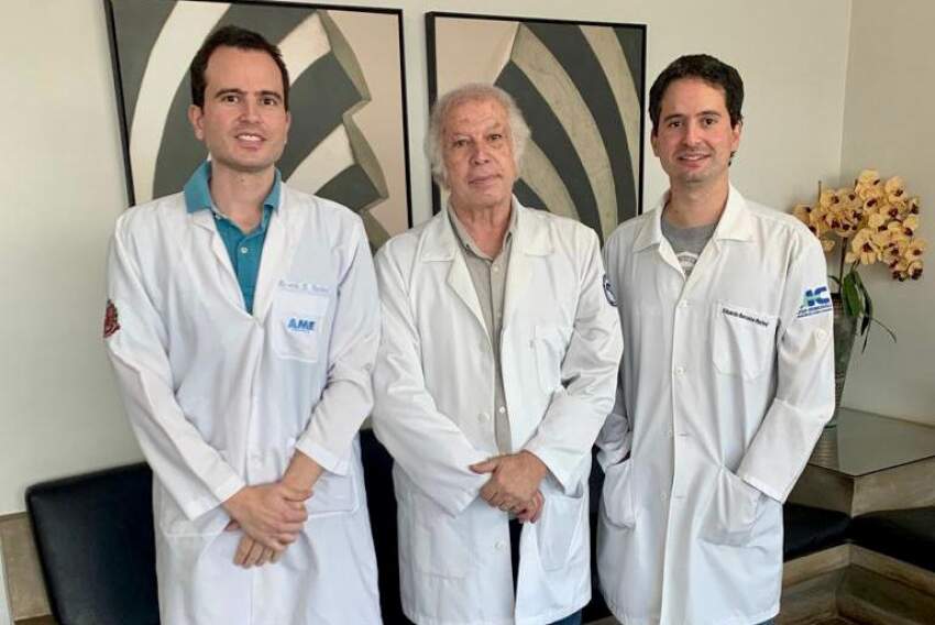 Família de excelência na medicina: o pai, Roberto Rached Sobrinho, e os filhos, que já são referência no setor, Eduardo e Ricardo