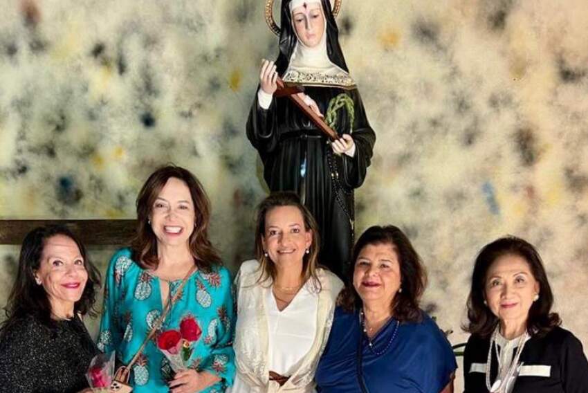  Luiza Helena Trajano e Eliane Querino com as amigas no Santuário de Santa Rita de Cássia: Maria Fernanda Teixeira, Mônica Schimenes e Chieko Aoki