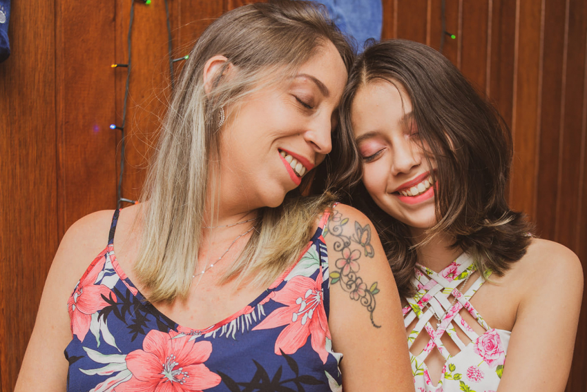 Jéssica Higino ao lado da filha Ana Lívia, 13 anos 