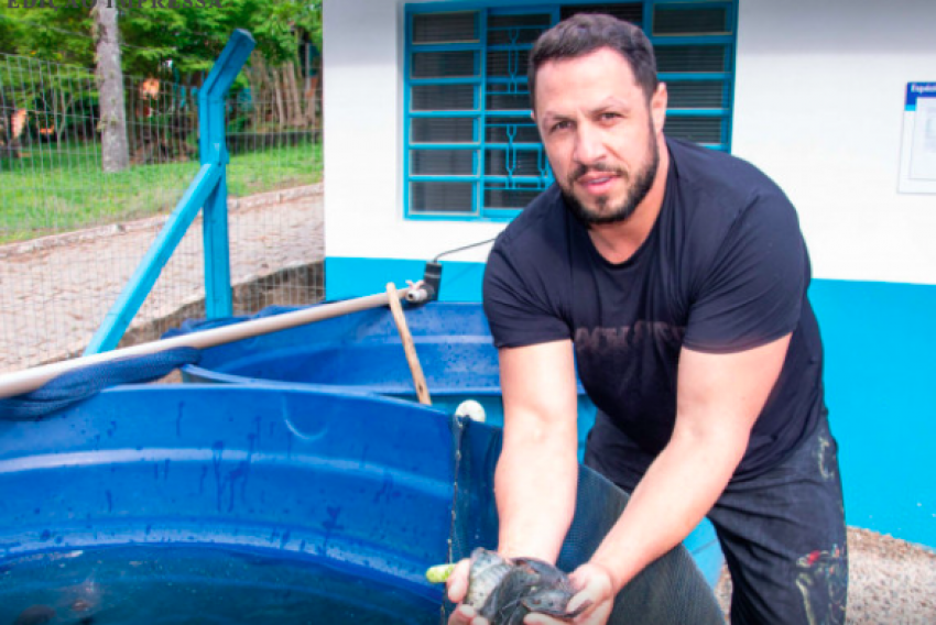No Mato Dentro, Higor Calegaro possui tanques e aquários para a criação, reprodução e revenda