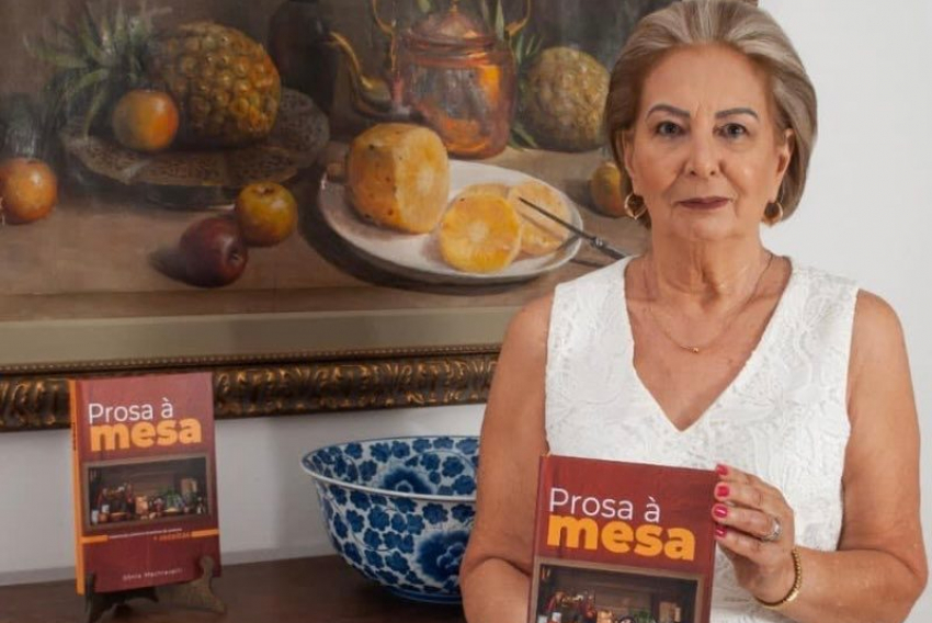 Elegante, Sonia Machiavelli lançou o livro Prosa à Mesa, que traz um conteúdo “muy sabroso”, valendo a pena ser lido